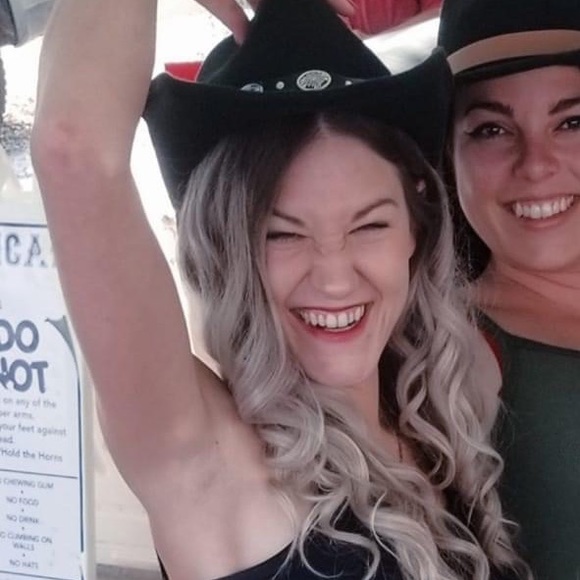 Meet your Posher, Hailey - Picture 6 of 16